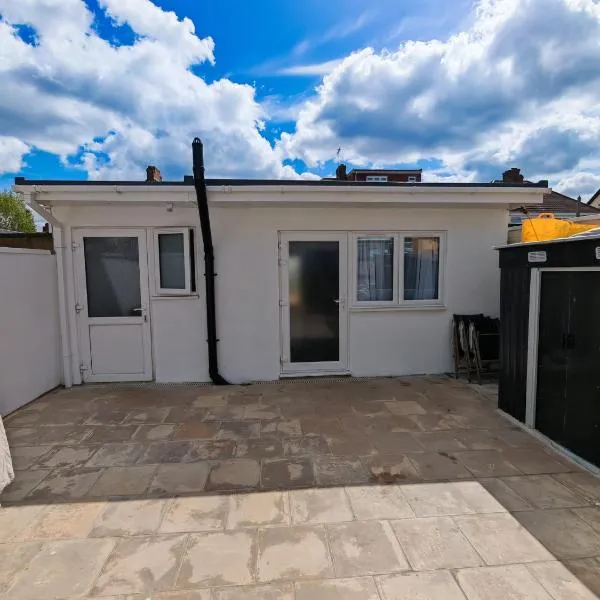 Ensuite Double Room with Kitchen, hotel in Hayes