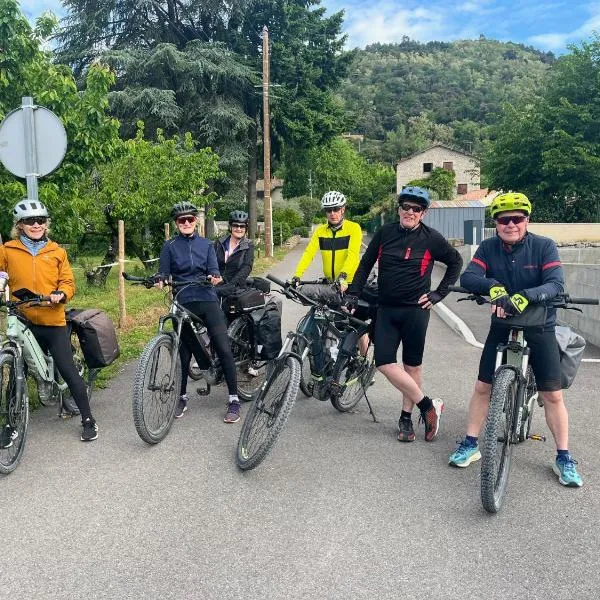 Comme à la maison près de la DOLCE VIA, hotell sihtkohas Saint-Fortunat-sur-Eyrieux