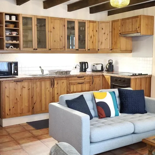 Les Hortensias, charmante maison au calme, hotell i Saint-Gilles-du-Vieux-Marché