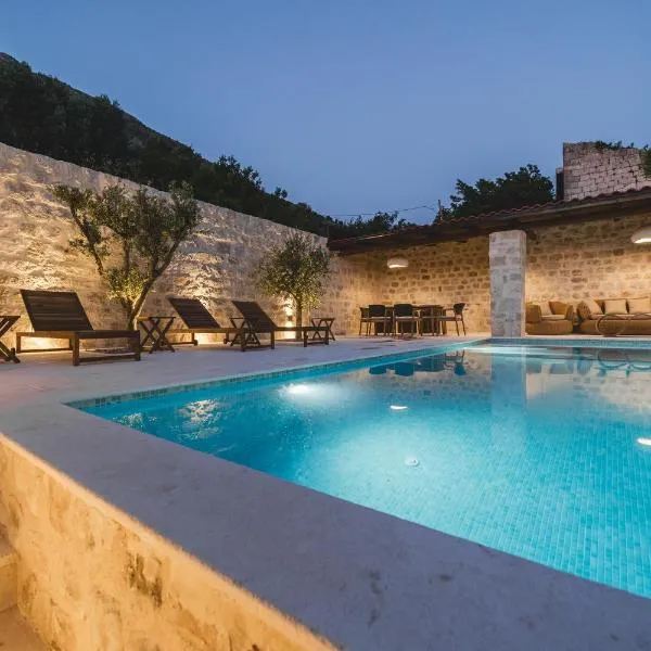 Villa Boscovich, hotel en Katun