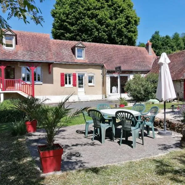 Maison de charme près de Beauval, hotel in Saint-Cyran-du-Jambot