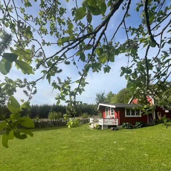 Naturnära Fritidsboende, Tomtebo - YinTorp, hotel in Arkelstorp