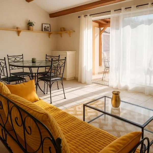Charmant LOFT, hotel v destinaci Draguignan