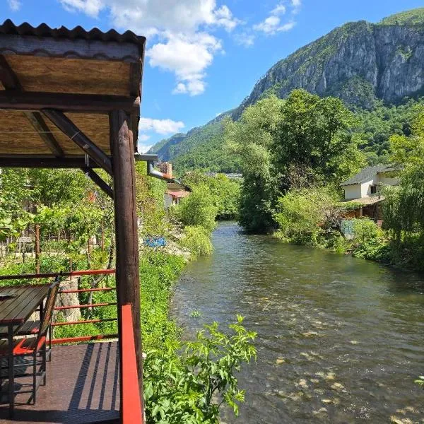 Casa Vivian, hotel em Băile Herculane