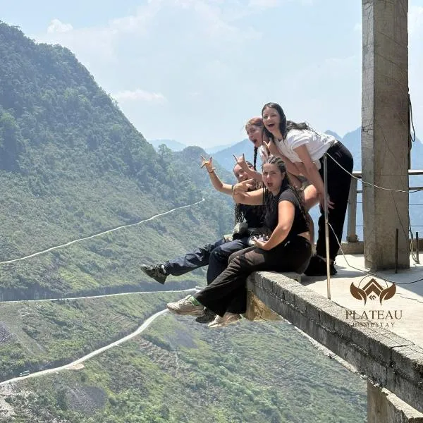 Plateau Travel - Tours & Motorbikes Rental - Cao Nguyen Hotel, hotel v destinaci Ha Giang