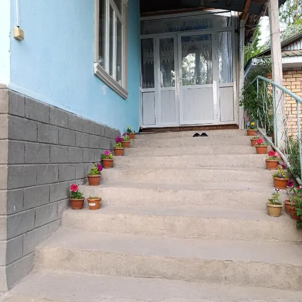 Paradise guest house, hotel in Arslanbob