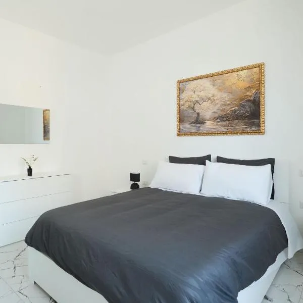 Free Parking - due passi dal Lago Maggiore, hotel v destinaci Arona