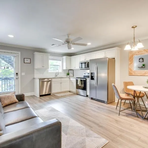 Walk to Main St and River Downtown Helen Condo, hotel in Helen