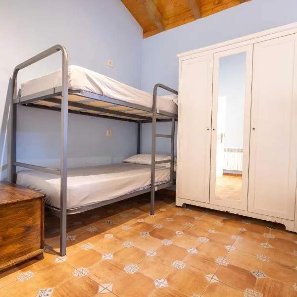 Albergue Las Mimosas del Nalón – hotel w mieście San Juan de la Arena