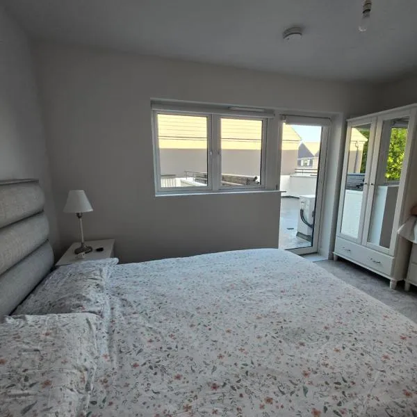 Room in Lovely Shared House Home Away From Home Shared Bathroom, hotel v destinaci Tyrrelstown