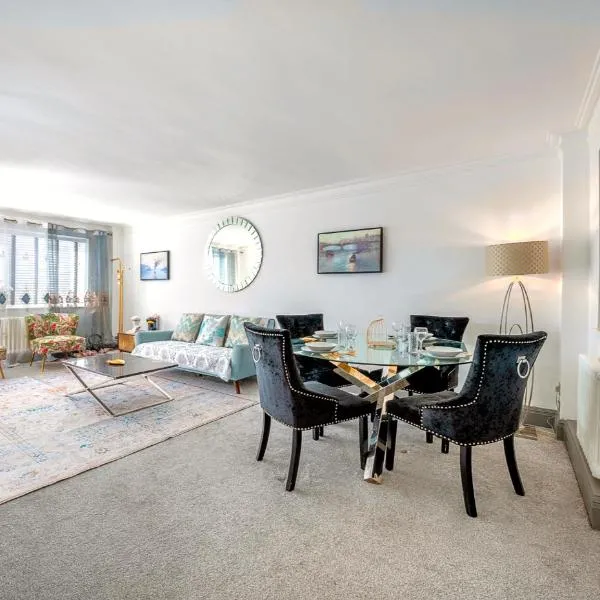 DELUXE Apartment With Terrace over HARRODS, hotel in London