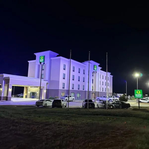 Quality Inn & Suites, hotel v destinaci Pearsall
