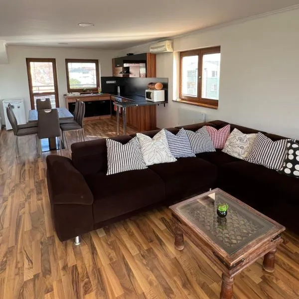 3-bedroom apartment in Šamorín, hotel in Šamorín