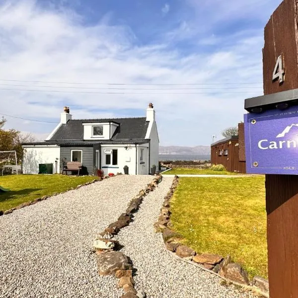 Carnmhor, Isle of Skye - Stunning 242 year old cottage on its own sea shore!, hotel v destinaci Breakish