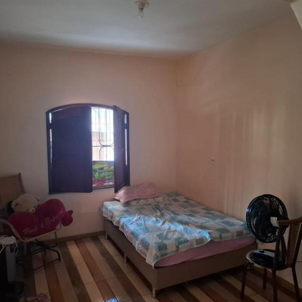 Casa espaçosa bem localizada - Foto 2