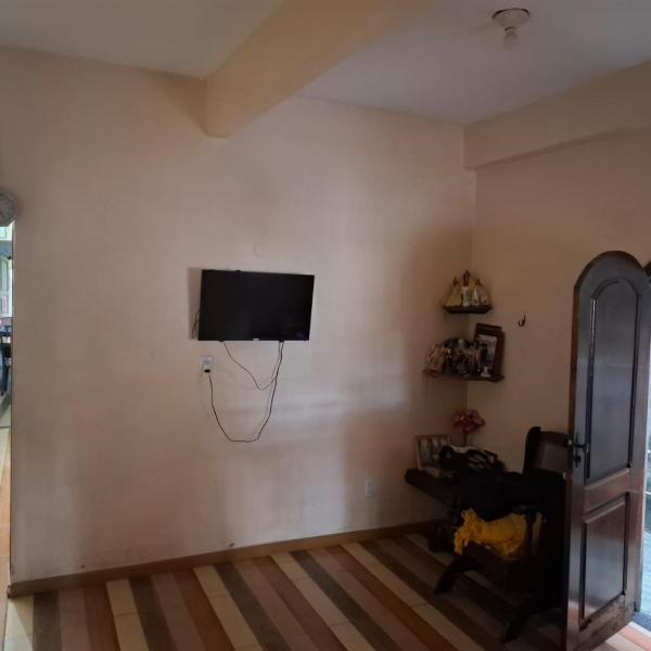 Casa espaçosa bem localizada - Foto 5