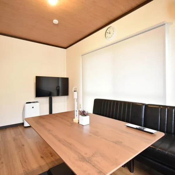 Long-term stays welcome! Entirely private rental townhouse for up to 4 people, 17 minutes walk from station, 45 minutes direct to Tokyo, ξενοδοχείο σε Ageo