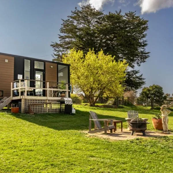 Gold Meadows by Tiny Away, hotel v destinaci Ross Creek