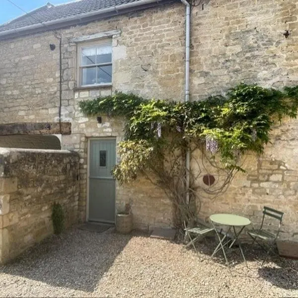 Wisteria Cottage - 2 bed near Bath & many NT sites, hotel a Holt