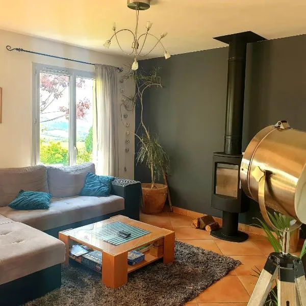 Maison spacieuse face aux Pyrénées – hotel w mieście Carla-Bayle