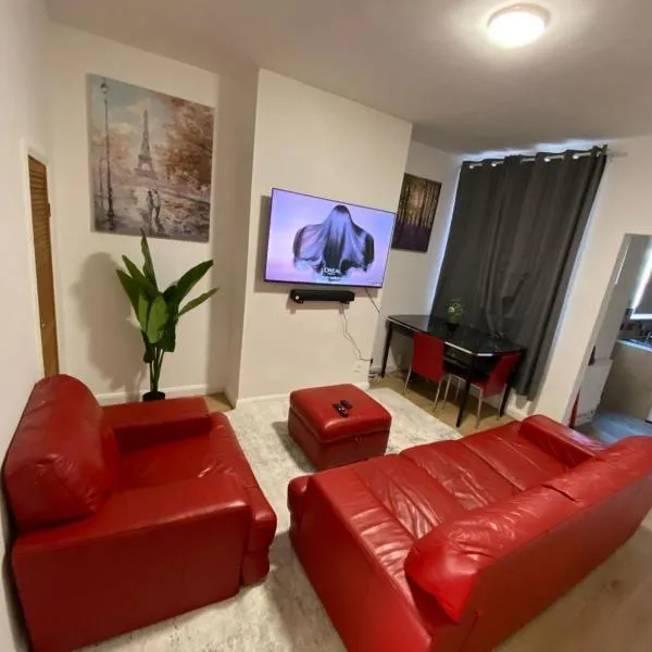 Cosy 2-Bed House - Sleeps 5 Garden & Pet-Friendly, hotel in Leicester