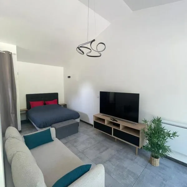 Maison avec grand espace en hauteur – hotel w mieście Saint-Georges-des-Côteaux
