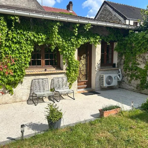 Grand studio en rez-de-jardin, hotel in Flins-sur-Seine