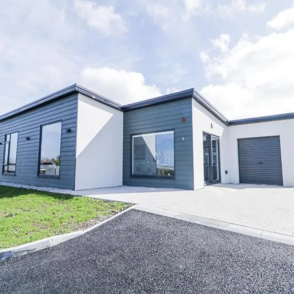 Number 5 Villa - The View, hotel in Doirí Beaga