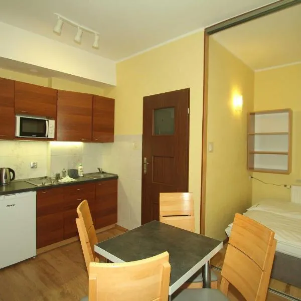 Eko-pokoje w Krynicy Morskiej-Piaski w ośrodku kolonijnym, hotel v destinaci Nowa Karczma
