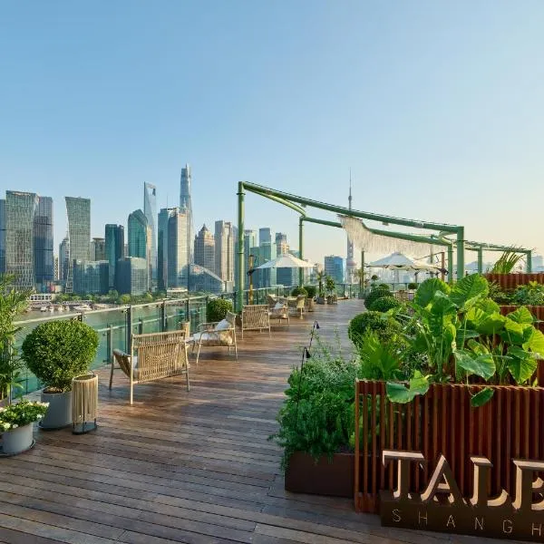 Banyantree Shanghai On the Bund - Tales rooftop bar boasts a jaw-dropping panoramic vista, hotel v Šanghaji