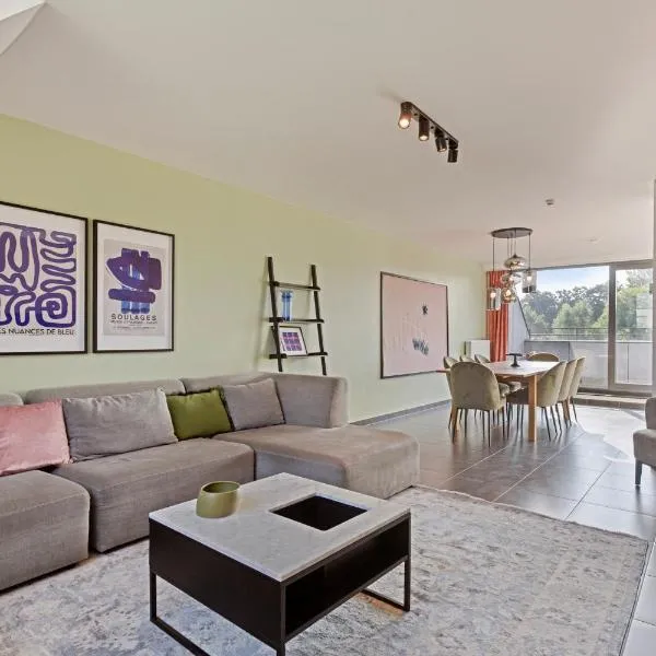 Ruim 3 slaapkamer appartement met parking nabij NATO โรงแรมในMachelen