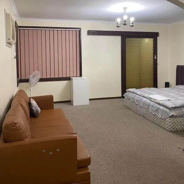a 别墅大床间毗邻公园和公交车站, hotel in Melbourne