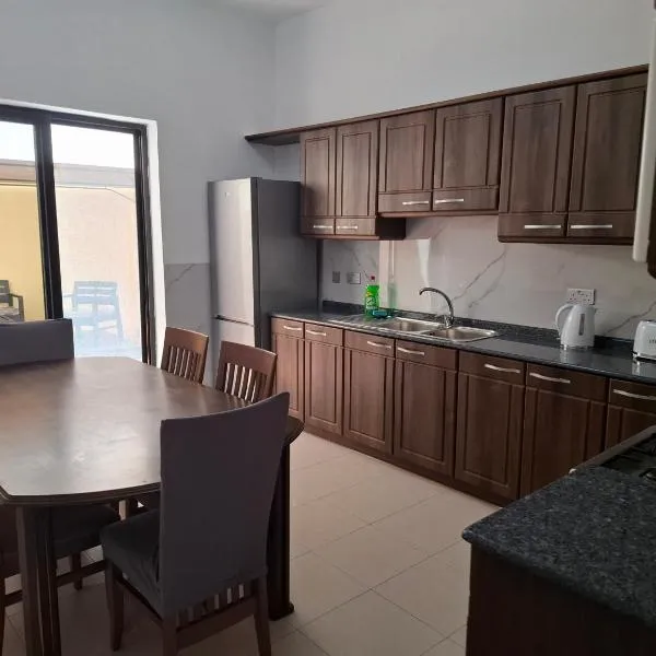 Family Maisonette in St Paul's Bay, hotel in St Paul's Bay