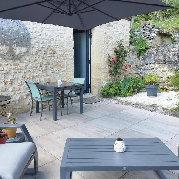 Séjournez au cœur du Périgord - La P'tite Maison, gîte de charme à Carlux, près de Sarlat, hotel in Carlux
