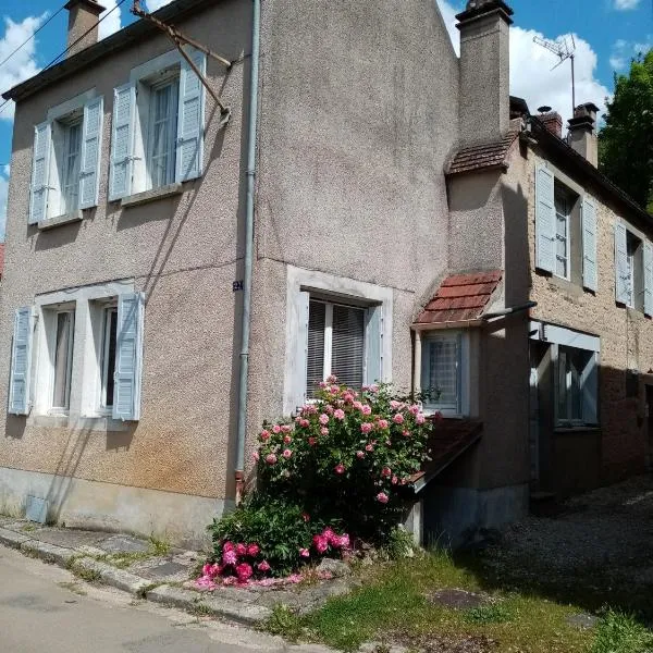 GITE LES 27 ROSES ET PLUS, hotel v destinaci Châtel-Censoir