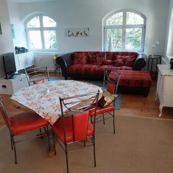 Ferienwohnung mit Garten ab 3 Nächte, hotel in Tettnang