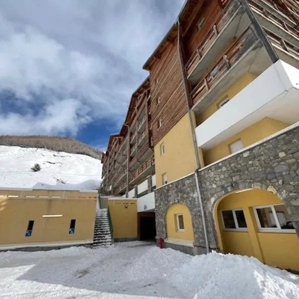 Appart 6 pers avec piscine, hotel v destinácii Allos
