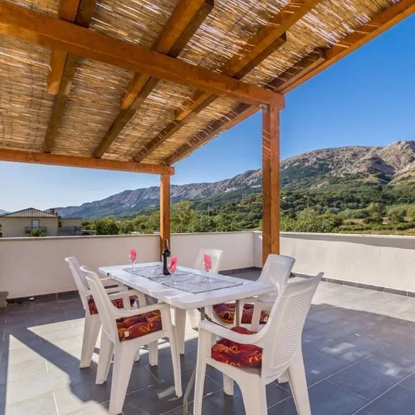 Dvosobni apartman u kući s bazenom, 1 kat, hotel v destinaci Draga Bašćanska