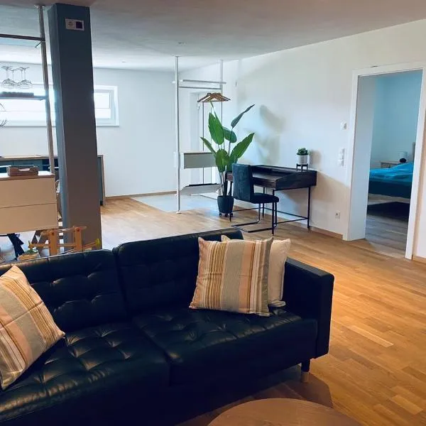 Tolle Wohnung mit Seeblick, hotel v destinaci Zell am Moos