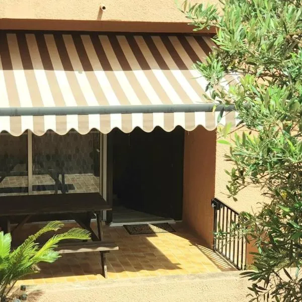 Le Miradou, avec parking، فندق في كولِيور