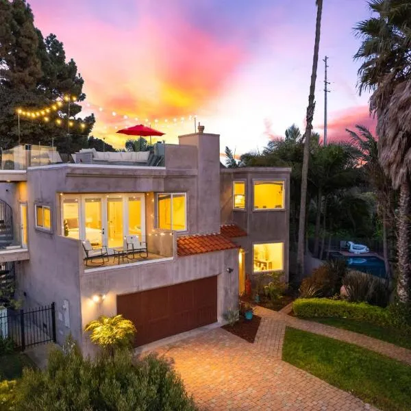 Oceanview Luxe Retreat with Rooftop