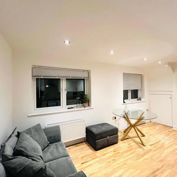 Spacious flat on the High St, hotel v destinaci Beckenham