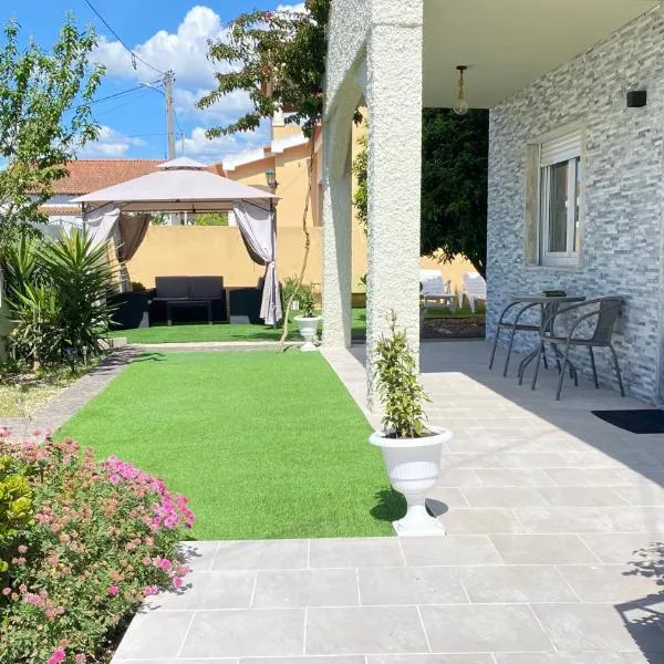 Refúgio Ribatejano - Alojamento com Piscina Privada em Alpiarça, хотел в Alpiarça