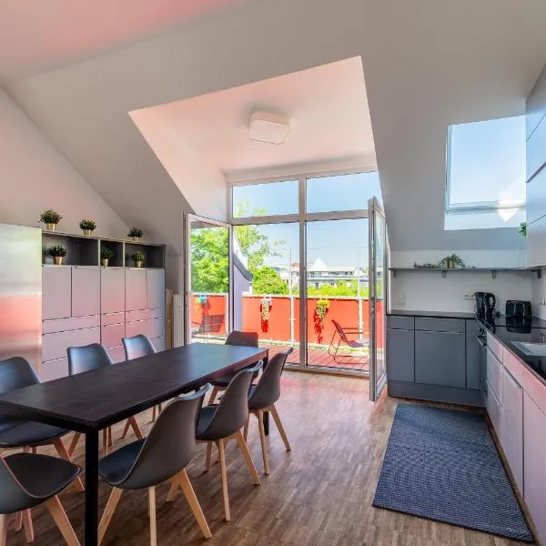 Sky Loft Leipzig - moderne Dachwohnung mit Terrasse und Blick aufs Rathaus, hotel en Leipzig