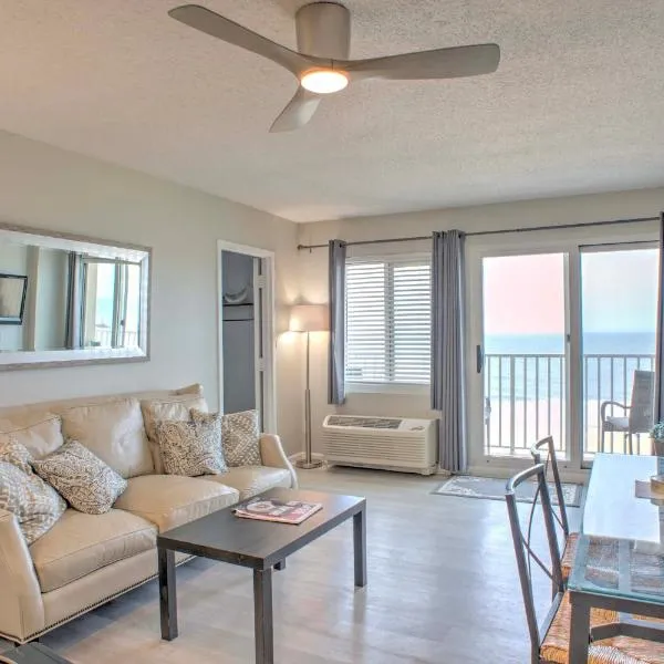 Inviting Virginia Beach Condo with Community Pool, hotel en Virginia Beach