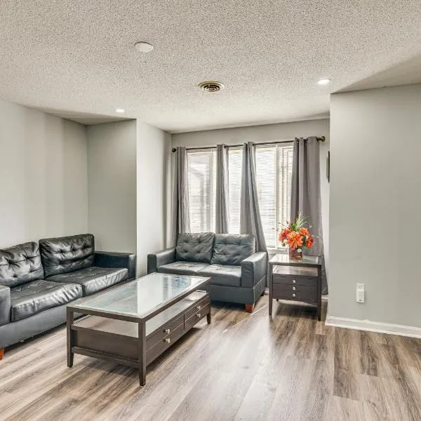 2 Mi to Waterfront Walkable Fall River Apartment!, hotel en Fall River