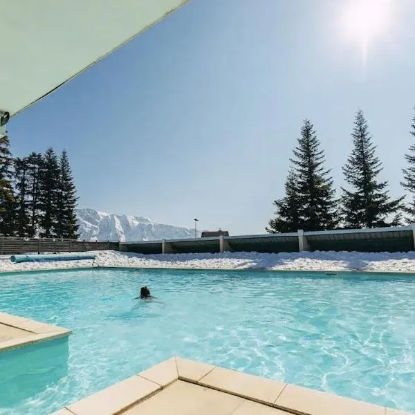 Charmant appartement confortable pour 6 personnes 40m2 pied pistes, Piscine, wifi, parking – hotel w mieście Chamrousse