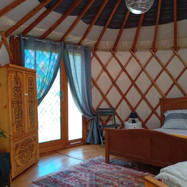 La yourte au pré du réu, hotel v destinaci Planchez