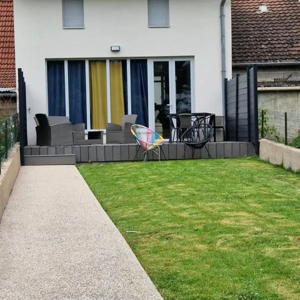 Charmante maison de village, hotel in Choisey