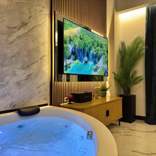 Olympus Luxury Collection - Spa Suite with Jacuzzi - City Center, hotel v destinácii Larisa